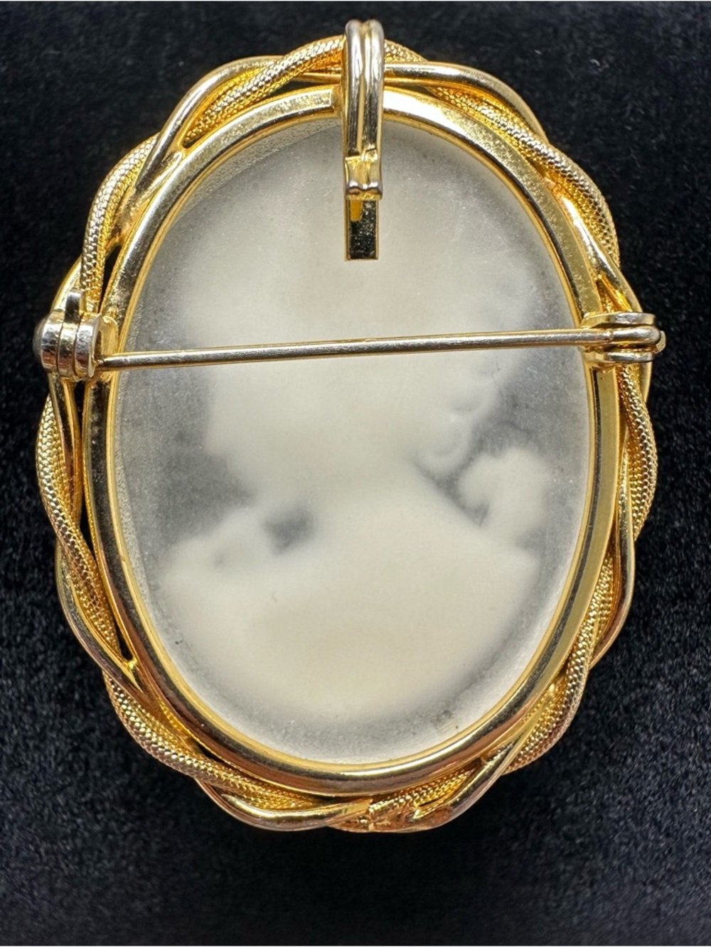 Vintage Shell Carved Cameo Brooch/Pendant - Picture 2 of 2